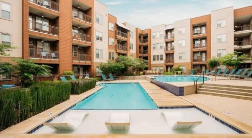 West Congress Apartment | 2BR Modern SoCo CozySuites w 2 Pools #06