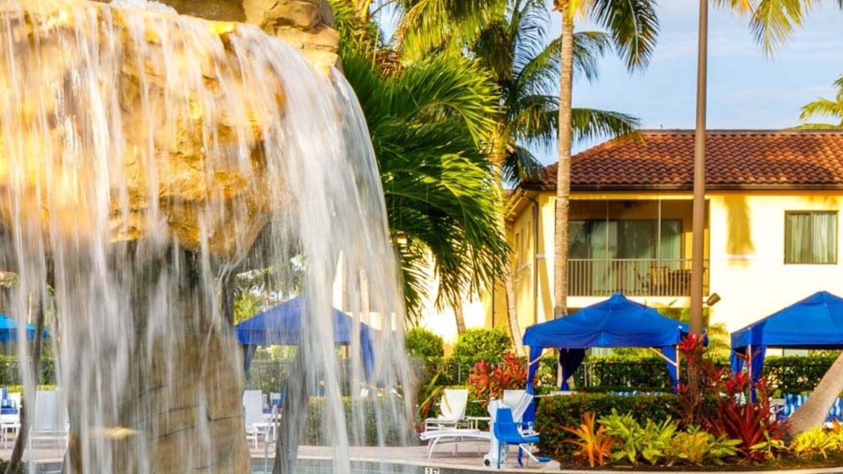 Royal Harbor Condo | 2BR Naples Bay Resort Condo