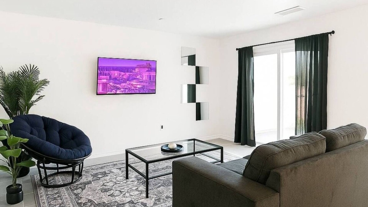 Southside Apartment | 2BR Near Airport & Downtown Near Attractions.