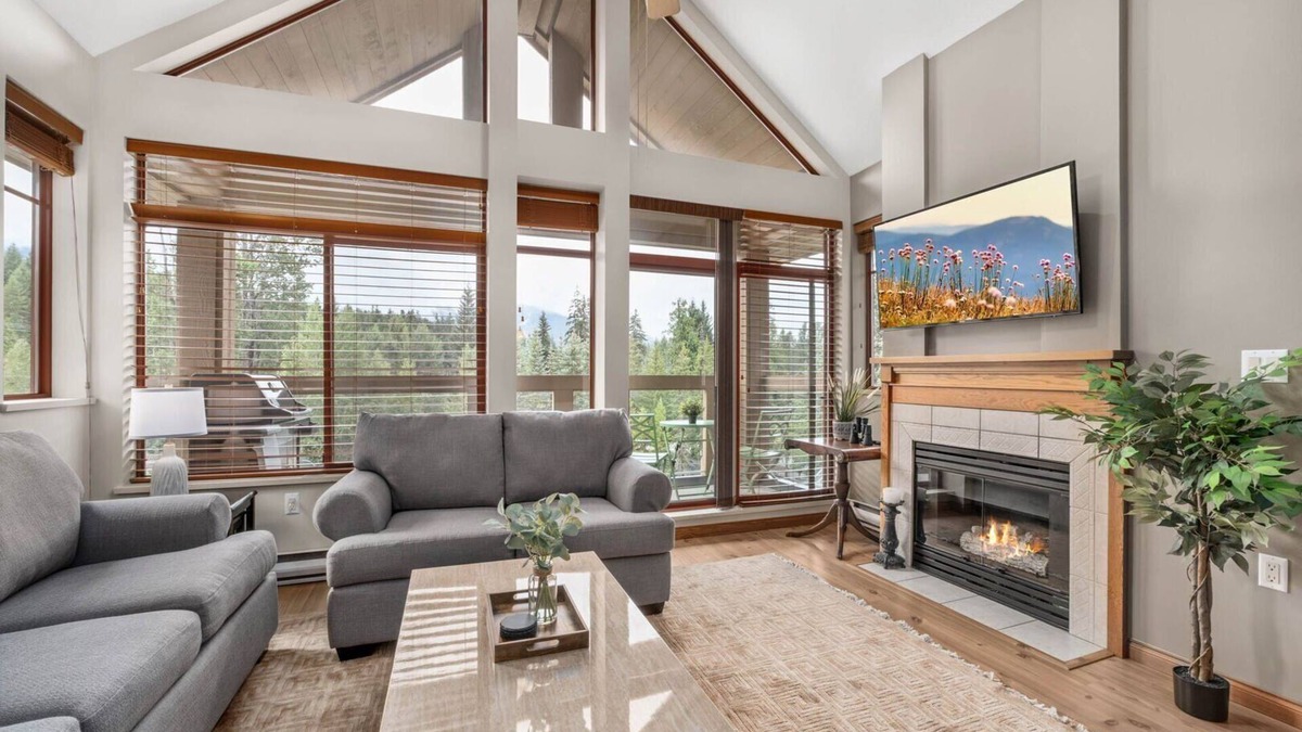 Whistler Condo | 2BR | Nicklaus North | Mountain View | Golf Course | Green Lake | Free Parking