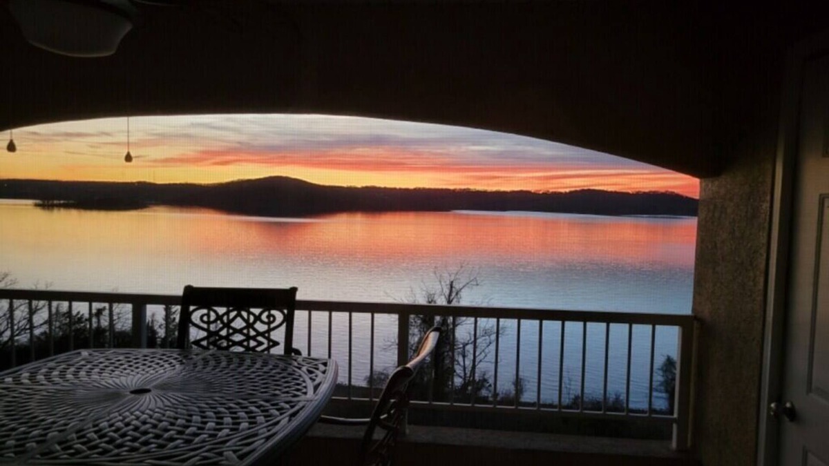 Hollister Condo | 2BR Penthouse Condo - Beautifully Renovated - Spectacular Lake View