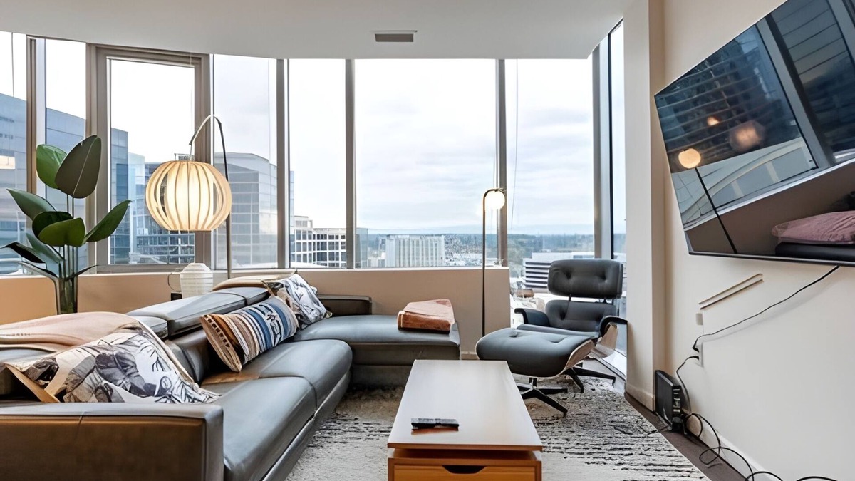 West Bellevue Apartment | 2BR Penthouse | Gym, Pool | Bellevue | Sophari A