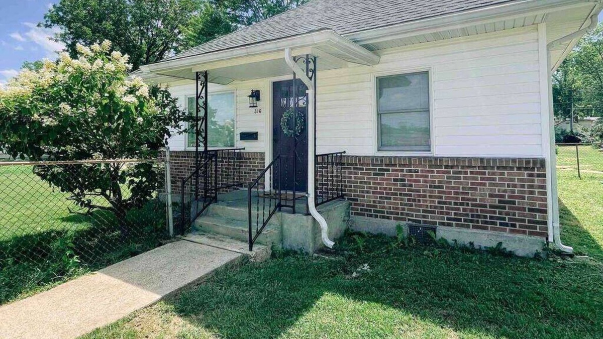 St. James House | 2BR | Pet-Friendly | Fenced Yard | Near Wineries