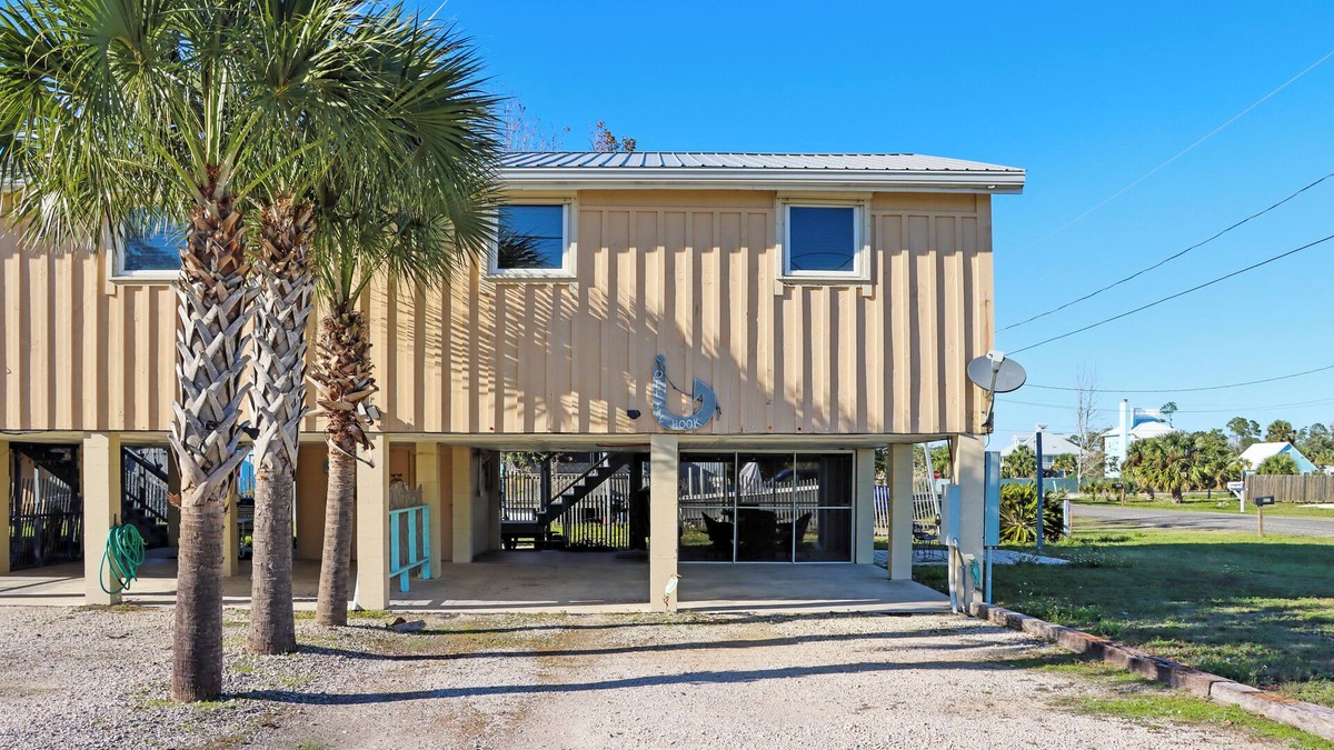 Port St. Joe House | ☀️2BR-Pet Friendly-1 Block from Beach-Off The Hook☀️