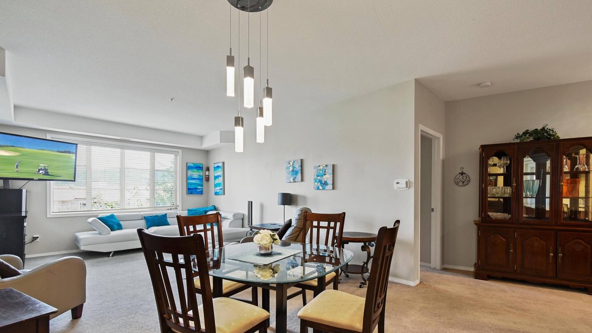 Quail Ridge Condo | 2BR Plus Den - Relaxing and Spacious - Pool - Close to Golf, Wineries, Downtown