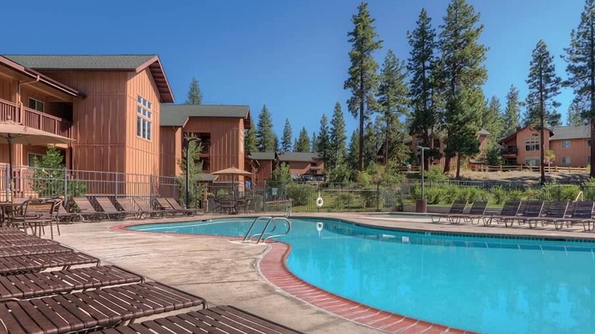 Round Hill Village Condo | 2br Presidential Condo Hike, fish, Swim!