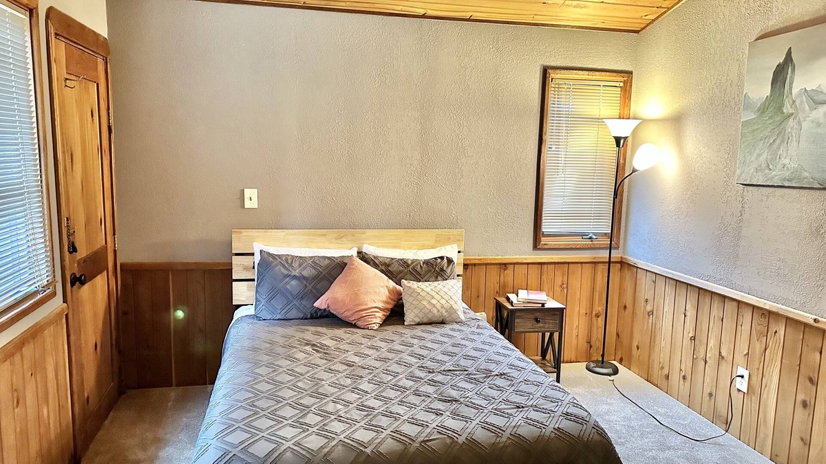 Campobello Cabin | 2br Queen Eagles Cabin in Campobello SC near upcoming Saluda Trail