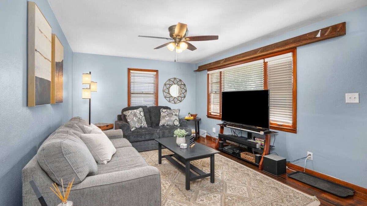 Davenport House | 2BR Quiet Home *Pet-Friendly* w/Outdoor Firepit