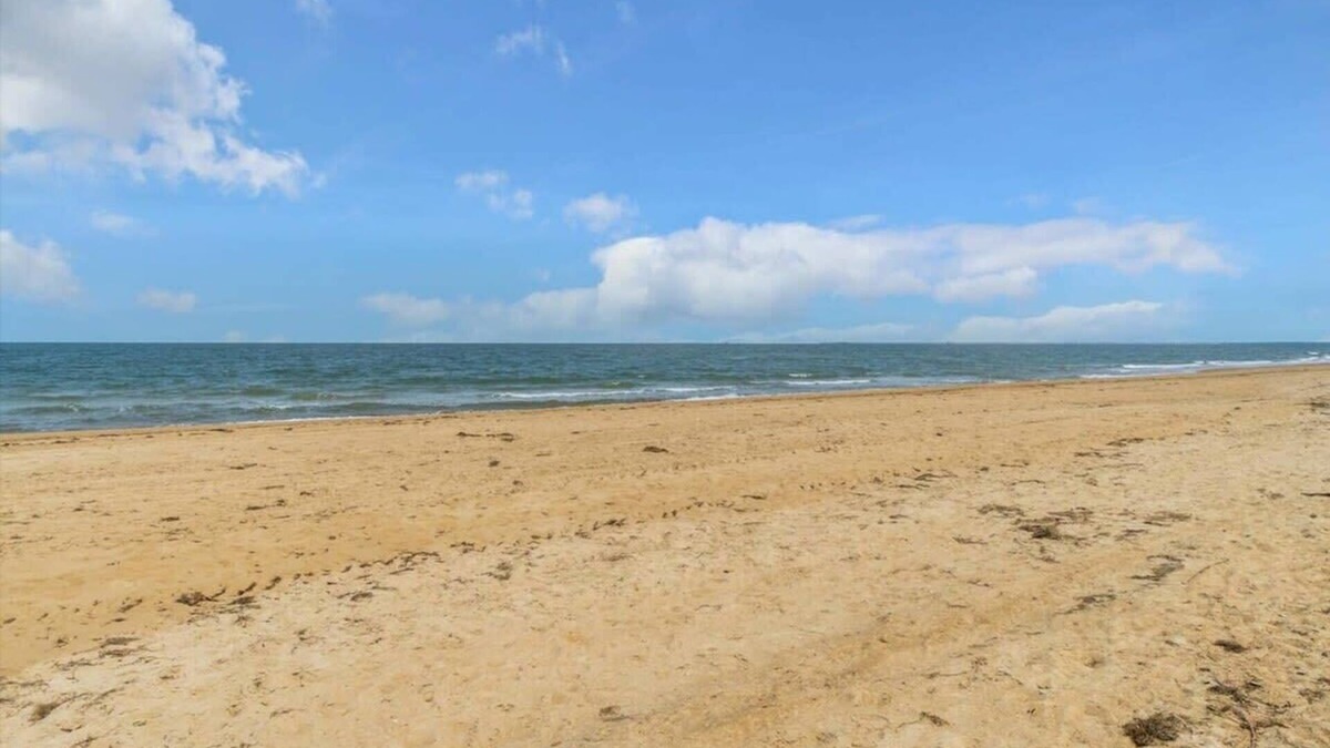 Cottage Line Apartment | 2BR Sand Dune Suite | Beach | Pool | Balcony