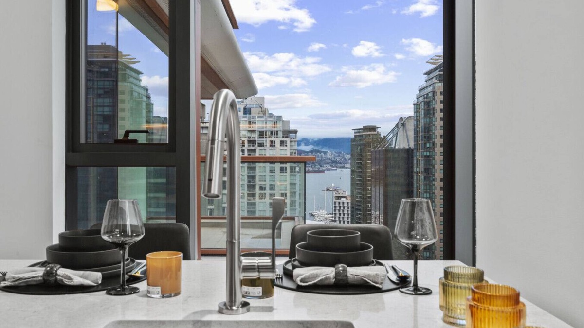 Coal Harbour Condo | 2BR: Sauna, 24/7 Gym, Parking, w/Gaggenau & Aesop