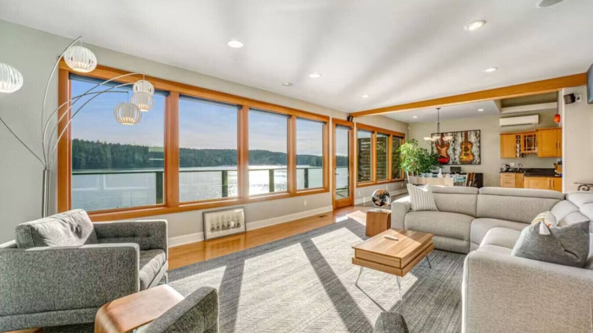Anacortes House | 2BR Seaside Serenity | Rooftop Bar | Amazing Views