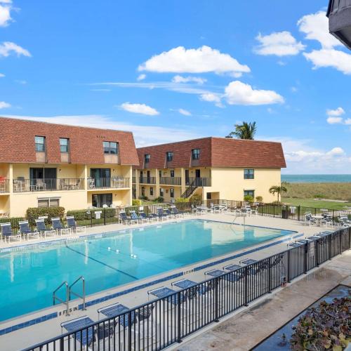 Avon By The Sea House | 2BR Sleeps 6 Pool BBQ Steps to Beach Pier Downtown