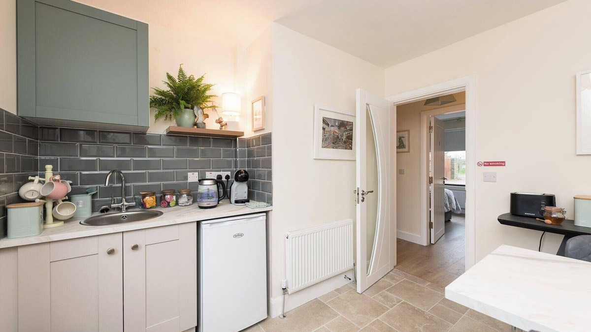 County Cork House | 2BR-Sleeps4-Parking-NearCork-6mintoAirport