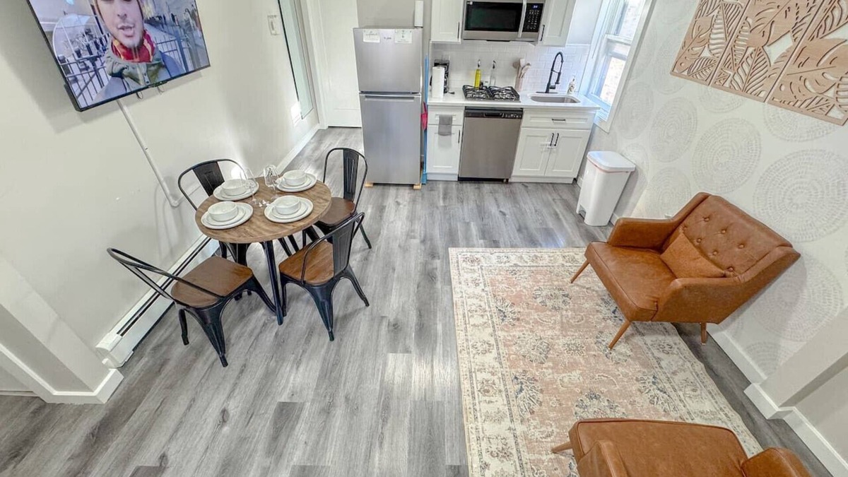 North Ironbound Apartment | 2Br Smart Apart near Airport