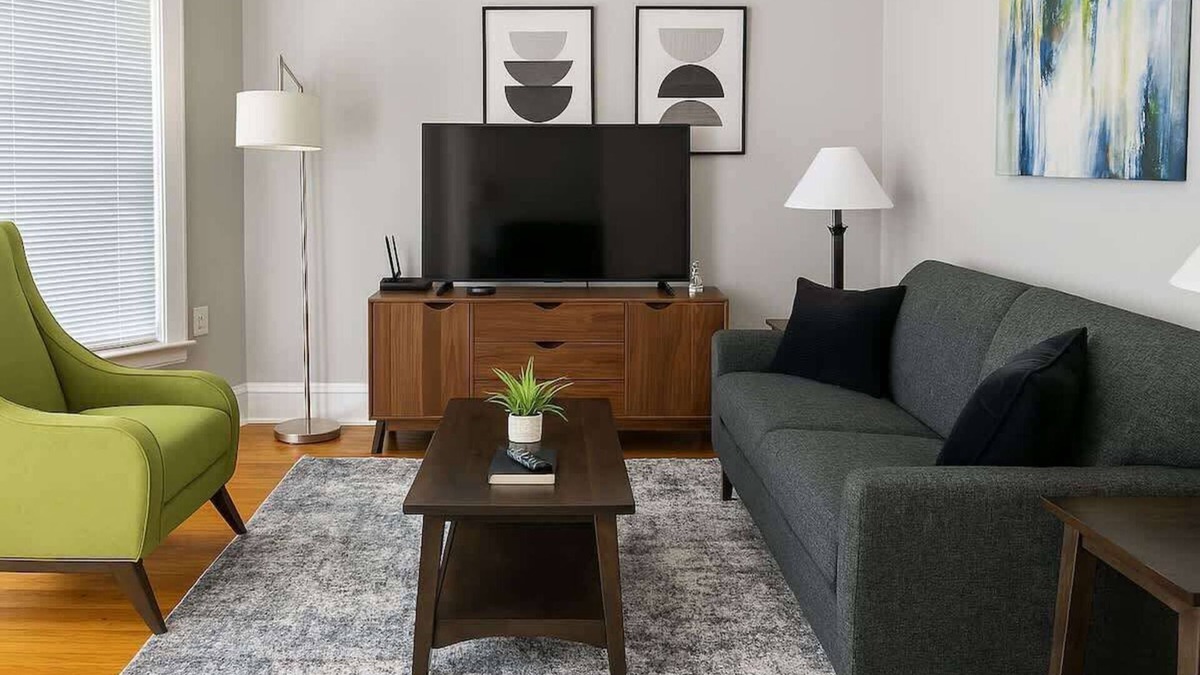 Wrigleyville Apartment | 2BR Steps from Wrigley Field