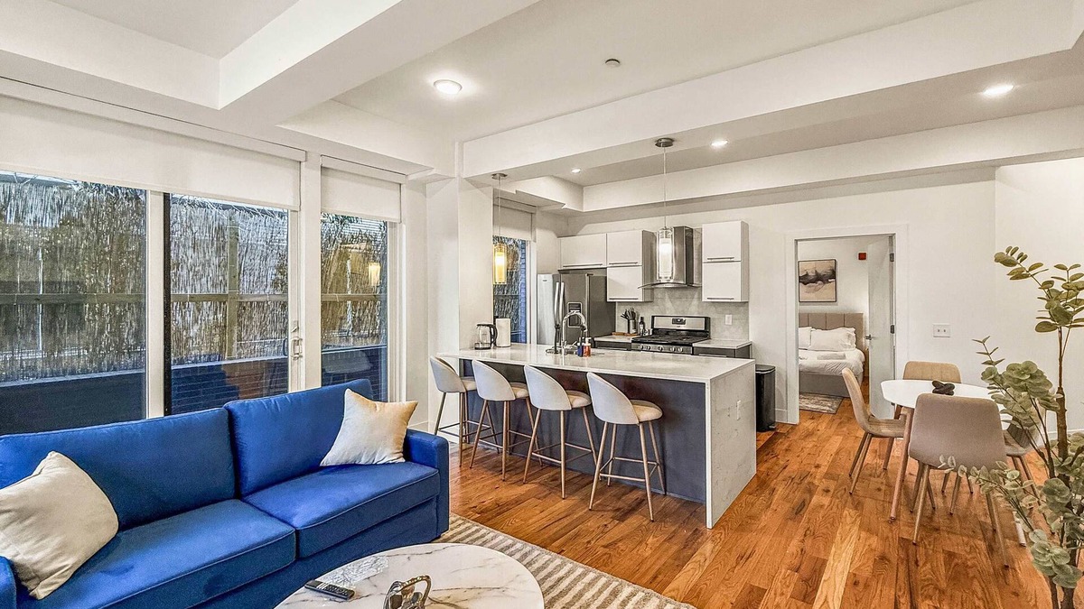 Olde Kensington Apartment | 2BR Stylish Stay | Sleeps 8 | Northern Liberties