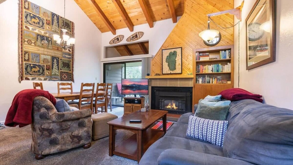 Carnelian Woods Condo | 2BR Townhome-Walk to Beach or Trails