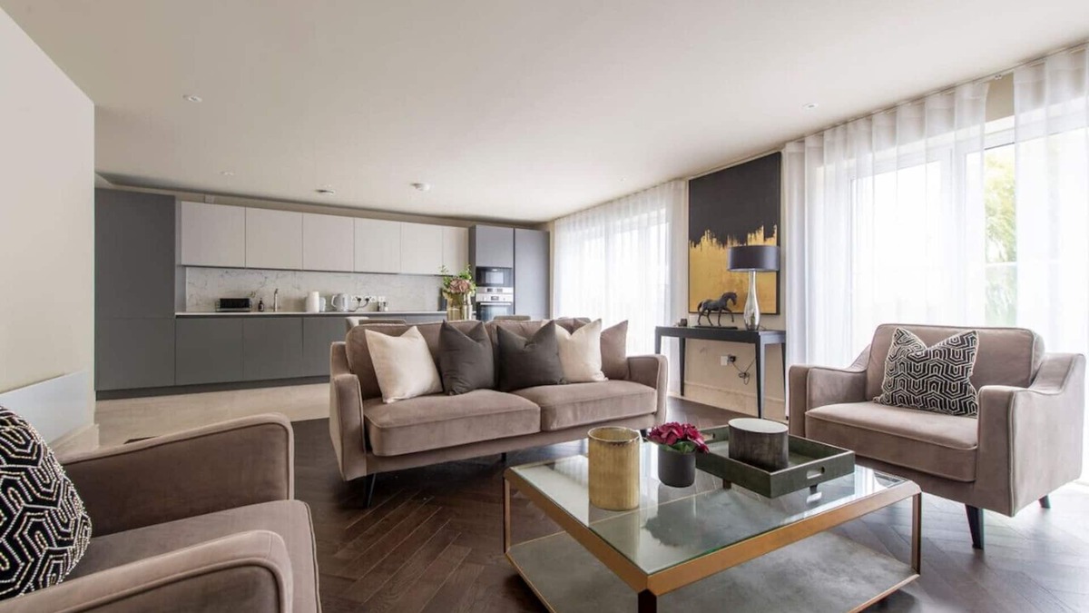Chigwell Apartment | 2BR Urban Vista Retreat
