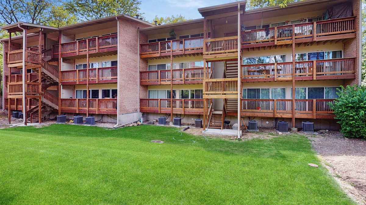 Lisle Condo | 2BR w/Balcony, Fireplace & Wi-Fi