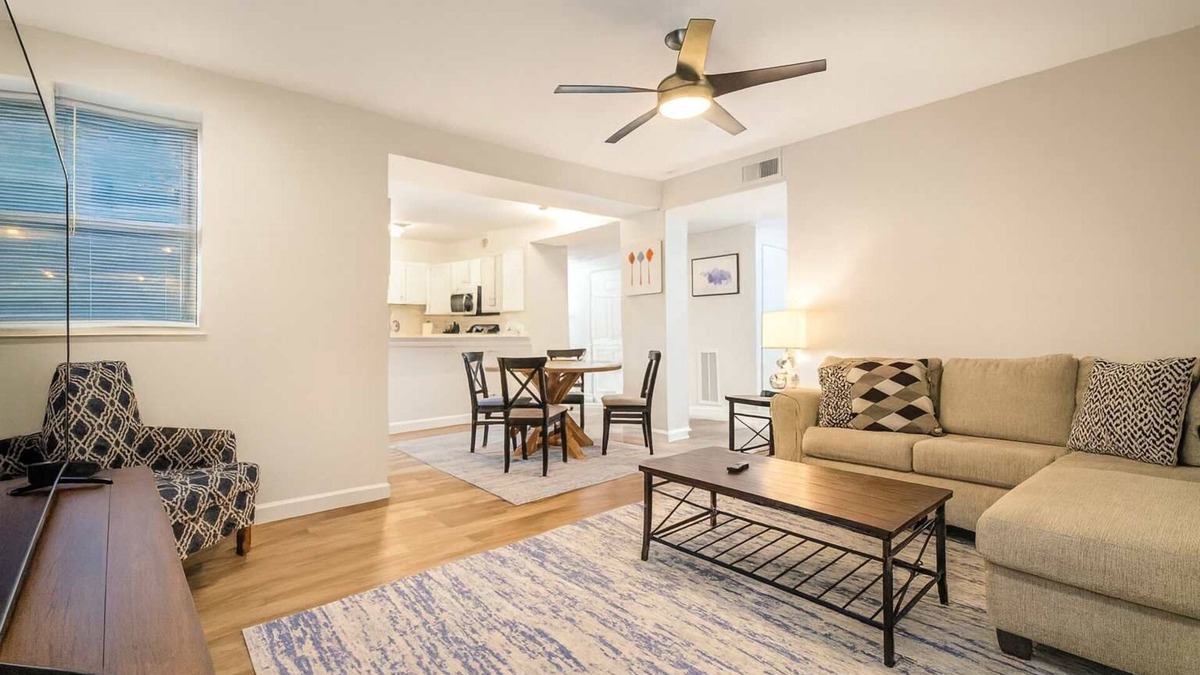 DeBaliviere Place Apartment | 2BR w King Bed Pool Steps to Forest Park CWE