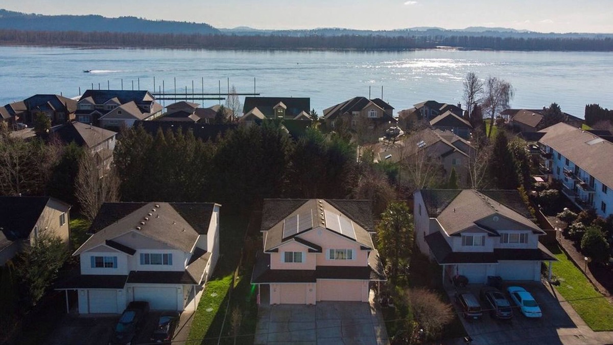 Camas House | 2BR w SAUNA near Downtown Camas & Waterfront