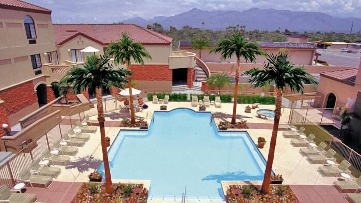 Miramonte Resort | 2BR w/WiFi & Resort Pool Near Attractions- Golf, Hike, Explore, Shop & Dine!