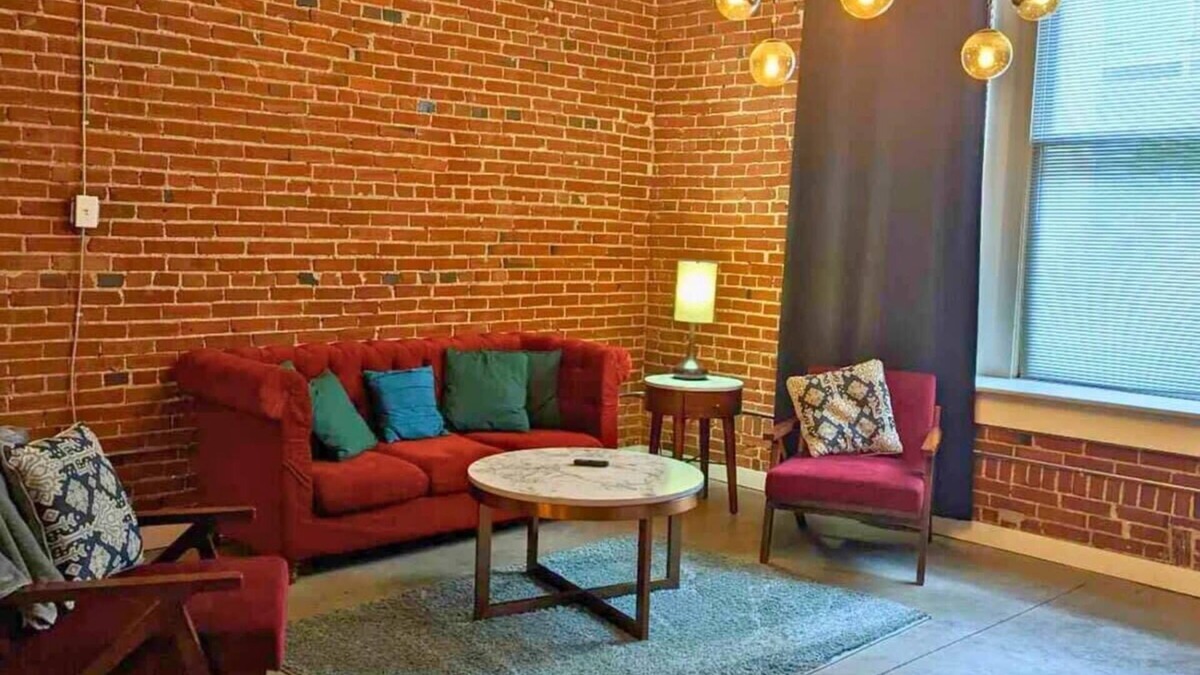 Downtown St. Louis Apartment | 2BR with W&D Mins To Americas Ctr STL Downtown