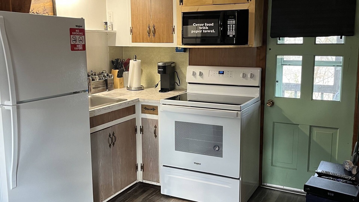 Burnside Cottage | 2BR1BA cottage- Seasonal lake view, minutes to Lake Cumberland Regional Hospital