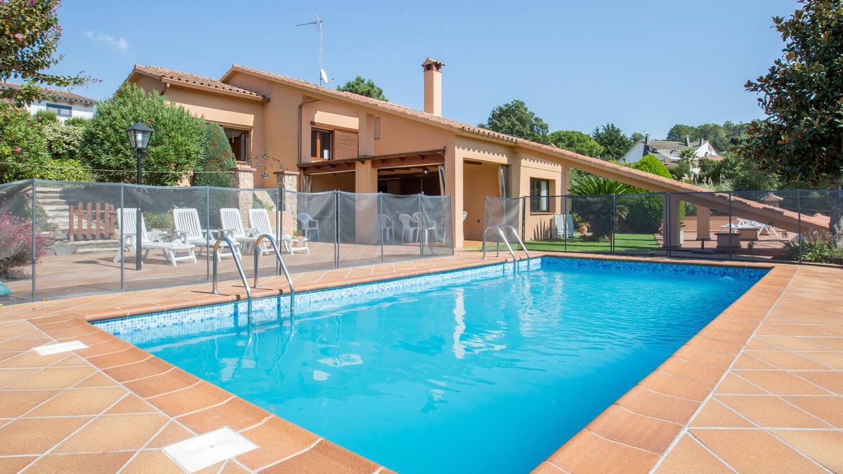 Puigventos Villa | 2CIP01-6pax - House with capacity for 06 people and private pool located in a quiet area