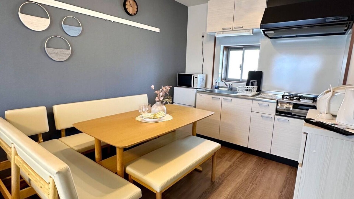 Maekawa Apartment | 2DK 2 semidouble beds 1 double bed 1 work tabl/Nanjo Okinawa