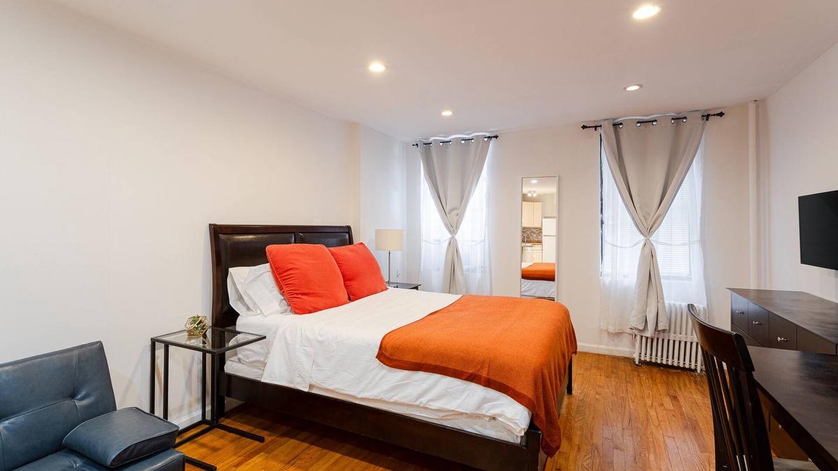 Midtown South Apartment | 2FE Chelsea Studio in the Flower District