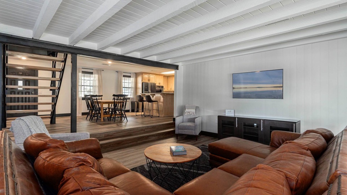 Mead House | 2Kings 2Doubles - Boat Dock in Cozy Cove PetsAsk