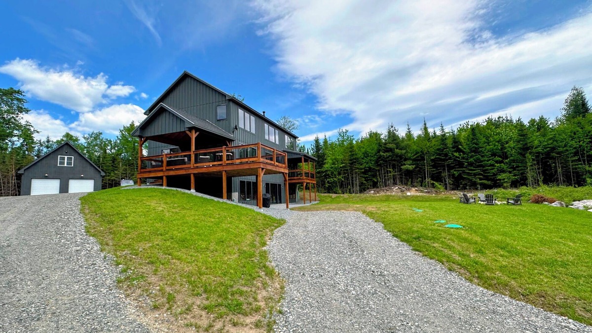 Franconia House | 2M New rustic contemporary home with stunning views, great amenities and perfect private location.