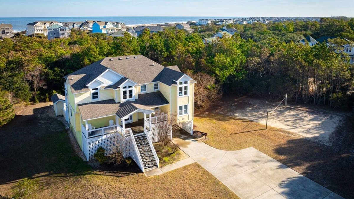 Corolla Village House | 2min Walk to Beach, Pool, Spa, Game Room, Big Yard