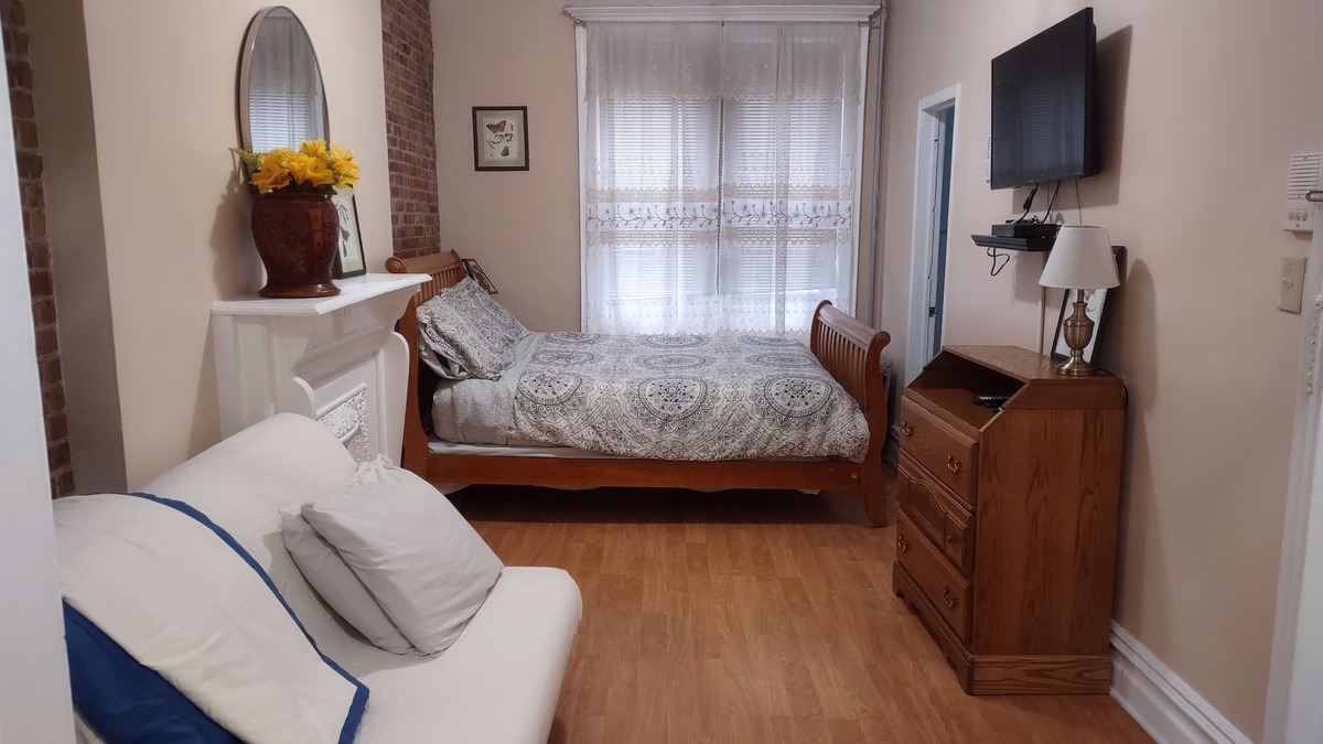 Harlem Hotel | 2N FL RENOVATED LOTS OF LIGHT W/KITCHEN - 3 MINUTES WALK TO SUBWAY