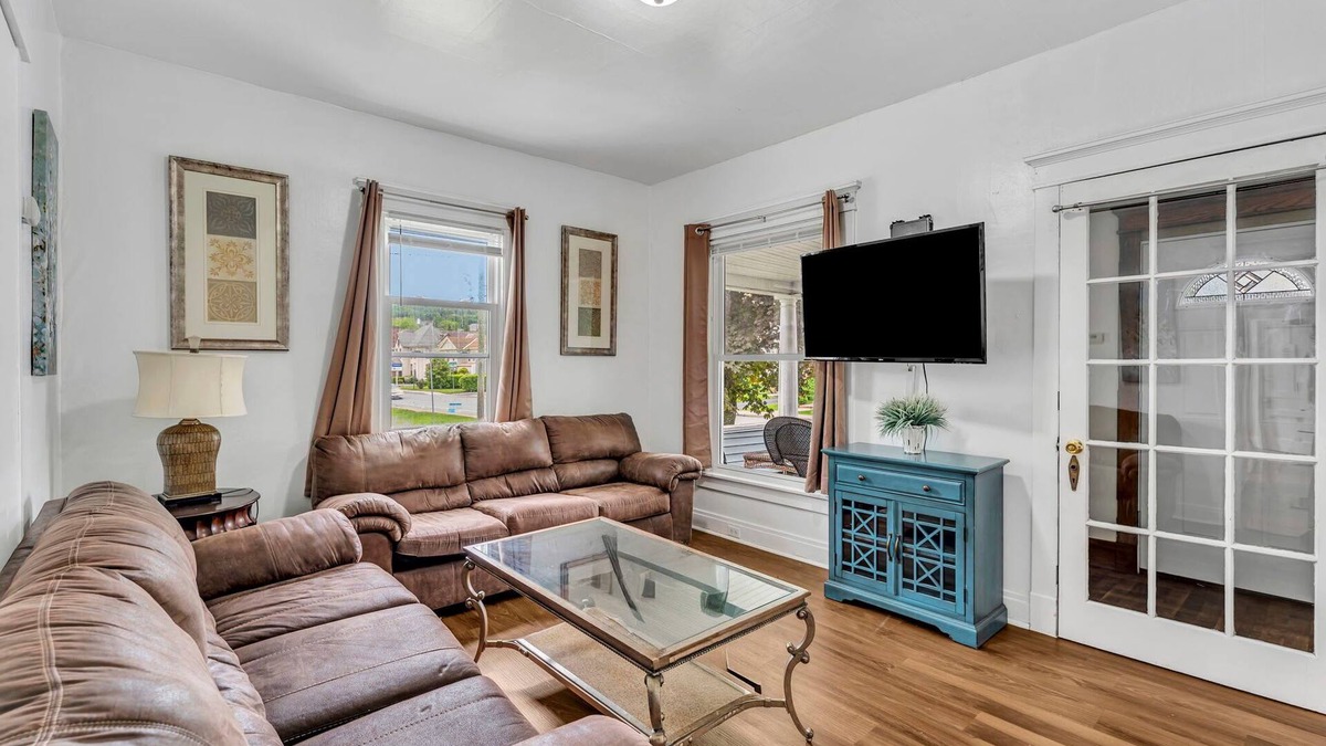 Oneonta Apartment | 2nd Base Apt 1 - All Star Baseball Rentals