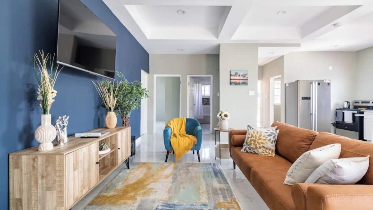 Portmore House | 2nd fL condo unit with gated access in a quiet residential neighborhood.