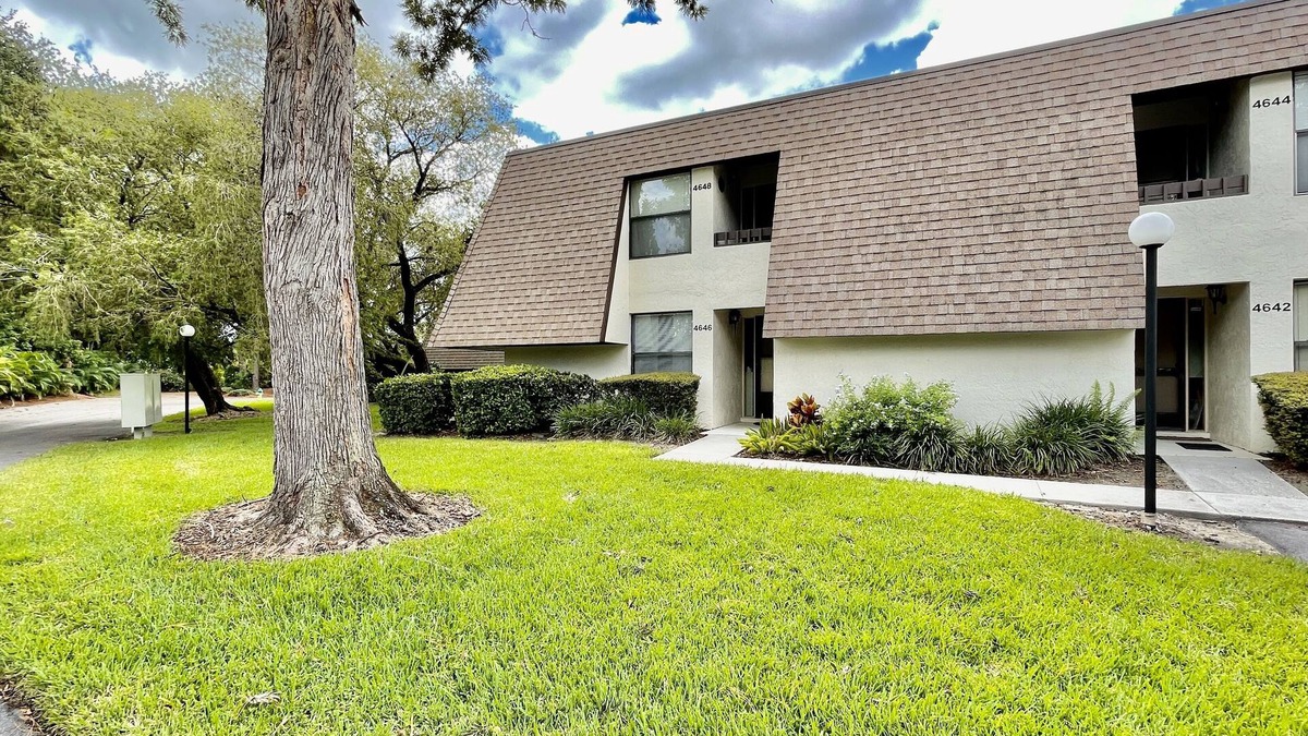 The Meadows Condo | 2nd Floor 1bed/2bath in Pinebrook Hollow in The Meadows!