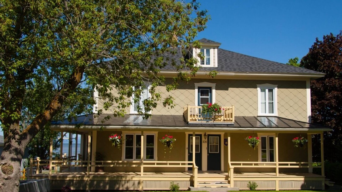 Kamouraska Apartment | 2nd-floor apartment in a private home in the village of Kamouraska