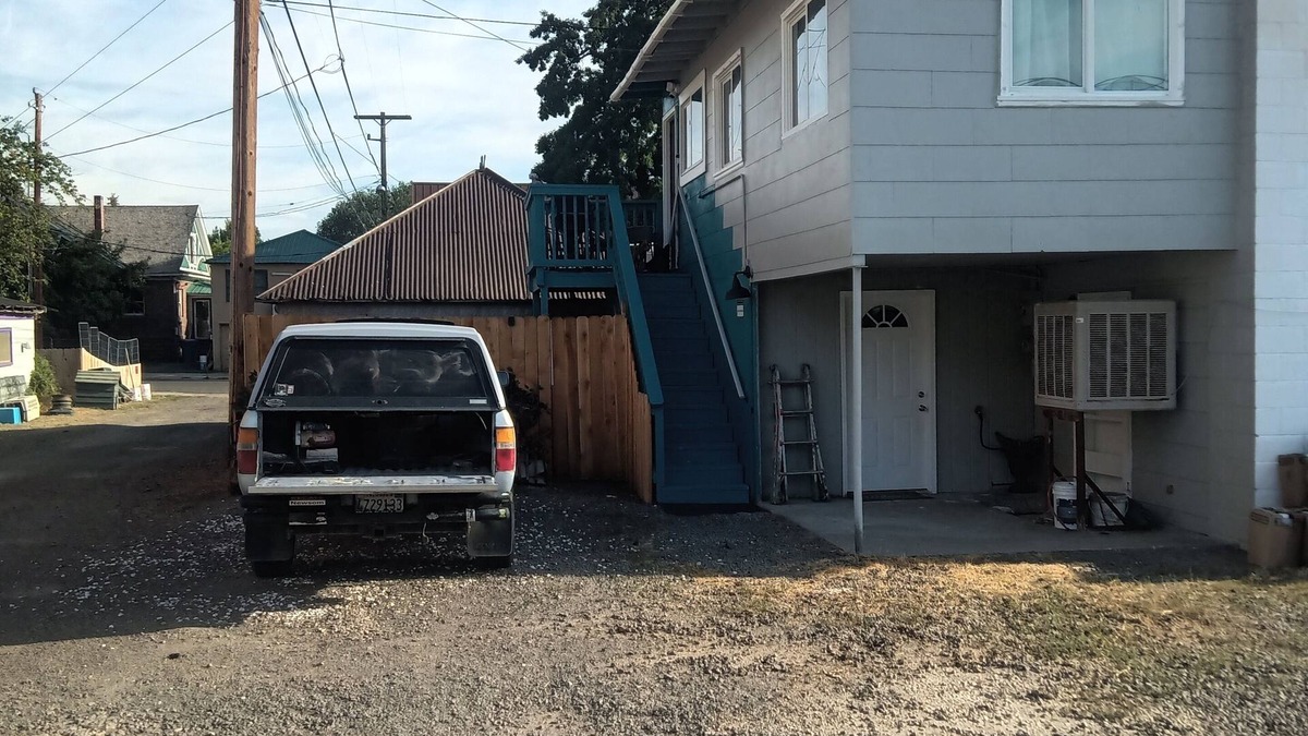 Lakeview Apartment | 2nd floor Apt centrally located. a block from court house, post office, library!