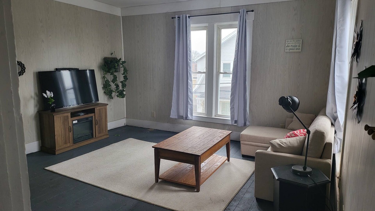 Wilmington Apartment | 2nd Floor Apt. Downtown near WEC