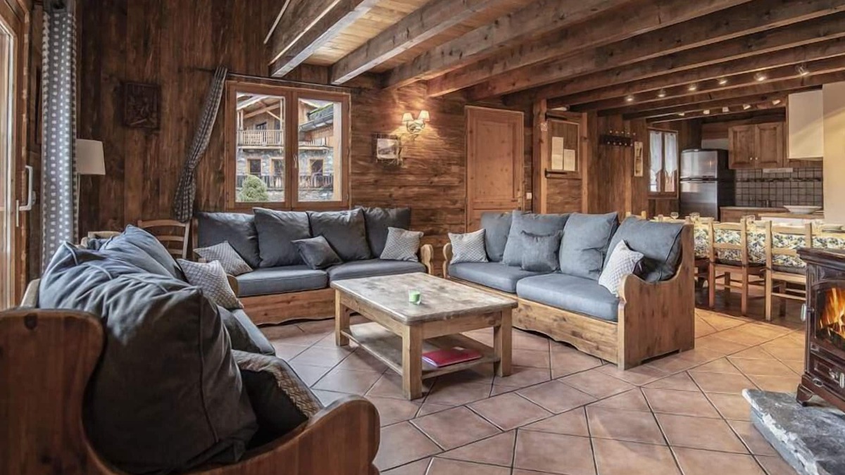 Saint-Marcel Apartment | 2nd floor, fitness, sauna, balcony, fireplace or stove, parking, tv, ski locker, 115m²