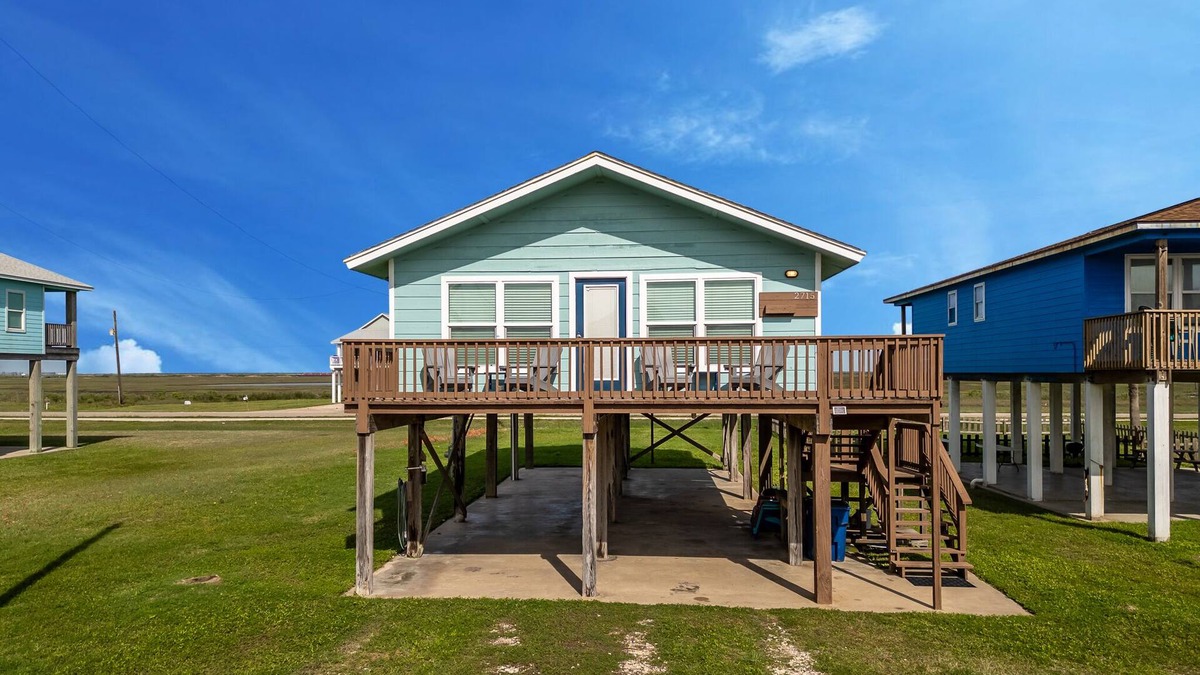 Freeport House | 2nd Row Beach Escape | Steps from Beach | NBA Jam, Shuffleboard & More!