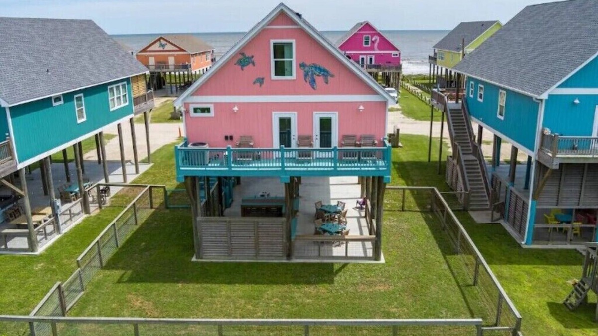 Port Bolivar House | 2nd row | Walk to Beach | Games