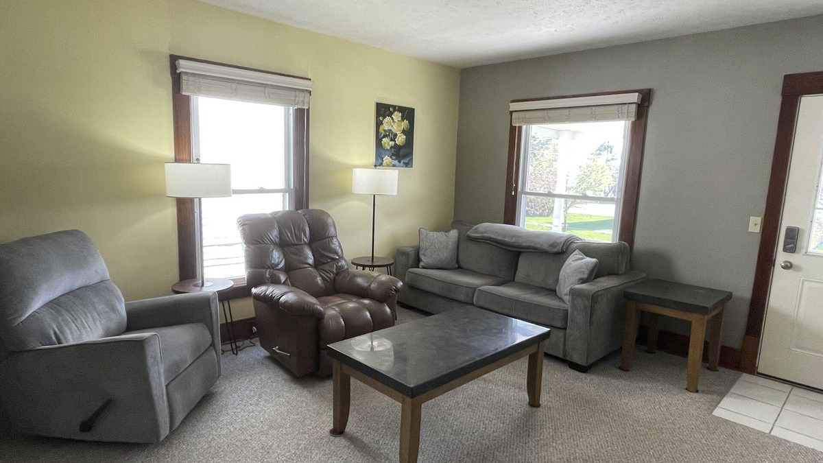 Bedford House | 3/1 Clean and Comfortable Home in Historic Bedford