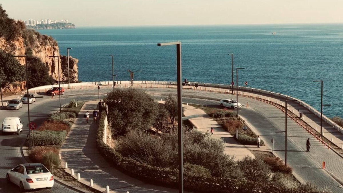 Antalya City Centre Apartment | 3+1 FAMİLY APARTMENT 6 PEOPLE ROOMS WİTH BALCONY