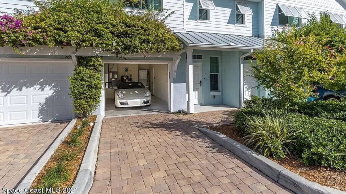Merritt Island Resort | 3 2 1/2 Bath Townhome Resort! -10 min to Cocoa Bch Boat/paddle board rentals!