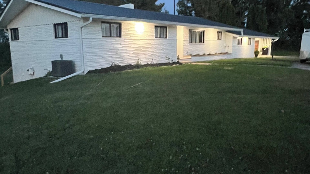 Clare Apartment | 3/2 Clare, MI Quaint Guest House with scenic views!