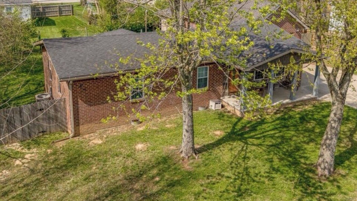 Richmond House | 3/2 Close to I-75 & UK Pet friend quiet in the cut