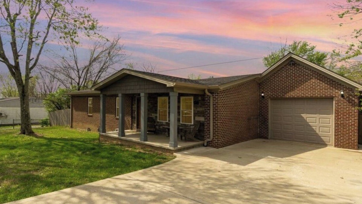 Richmond House | 3/2 Close to UK EKU whole house with w/d internet& pet friendly